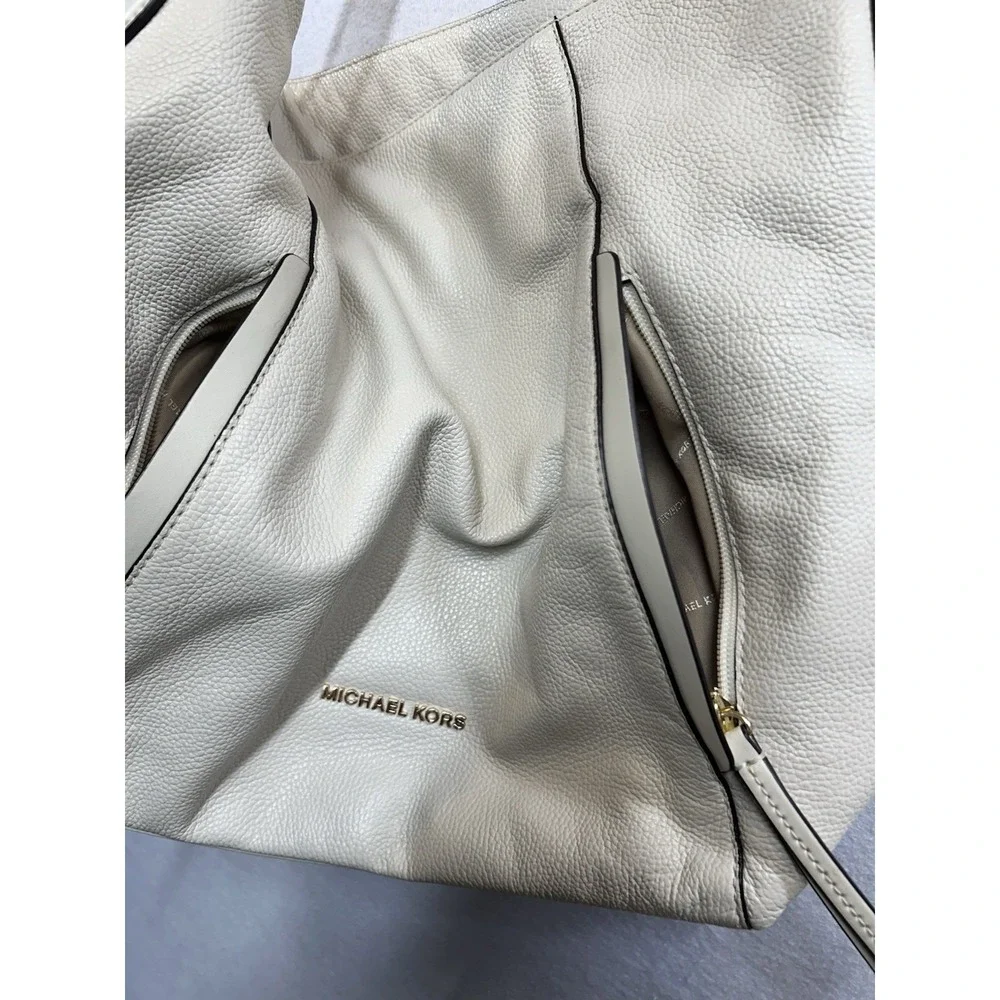 Michael Kors Leather Ivory Pebbled Shoulder Bag Gold Hardware Zip Inner Pockets